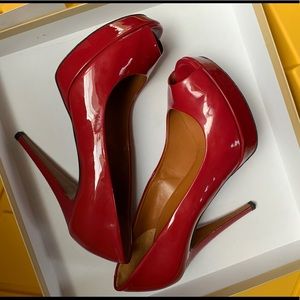 Gucci red patent leather pumps